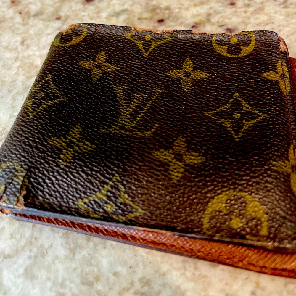 Authentic Louis Vuitton Men’s Wallet